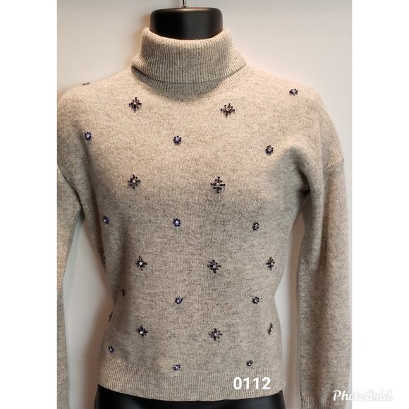 Laura Ashley Sweaters - 💎Laura Ashley Women's Turtle Neck Sweater